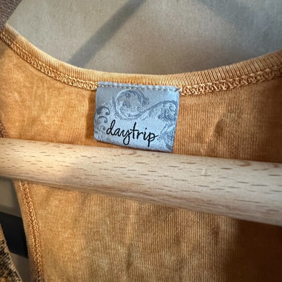 Daytrip Gemstone Peace Symbol Tank Top - Picture 3 of 9